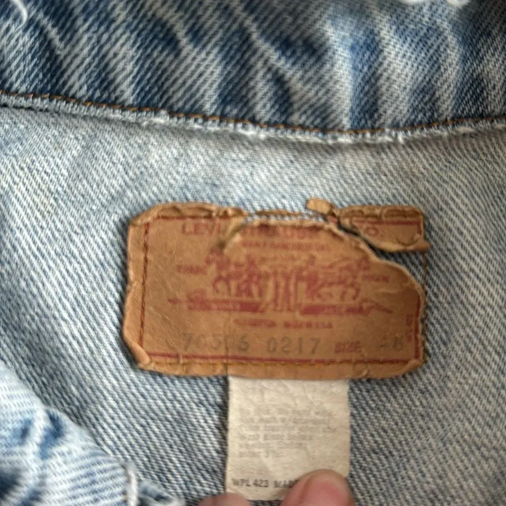 80s Vintage Levi Trucker III 70506 0217 Denim Jacket medium made in the USA